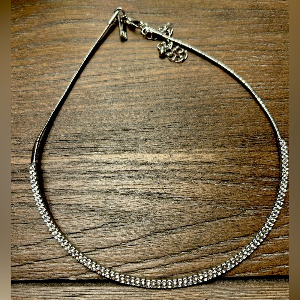 Silver chocker